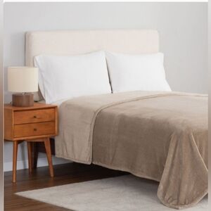 Berkshire Cozy Tan Throw Blanket